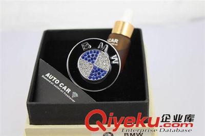 DAD鑲鉆出風口 汽車標志風口香水 奔馳出風口香熏 空調出風口香水-饒平縣海山路士達汽車裝飾用品經營部提供DAD鑲鉆出風口 汽車標志風口香水 奔馳出風口香熏 空調出風口香水的相關介紹、產品、服務、圖片、價格饒平縣海山路士達汽車裝飾用品經營部、汽車防爆膜;汽車改裝件;LED燈;汽車飾品;汽車香水;車載小電器;車衣